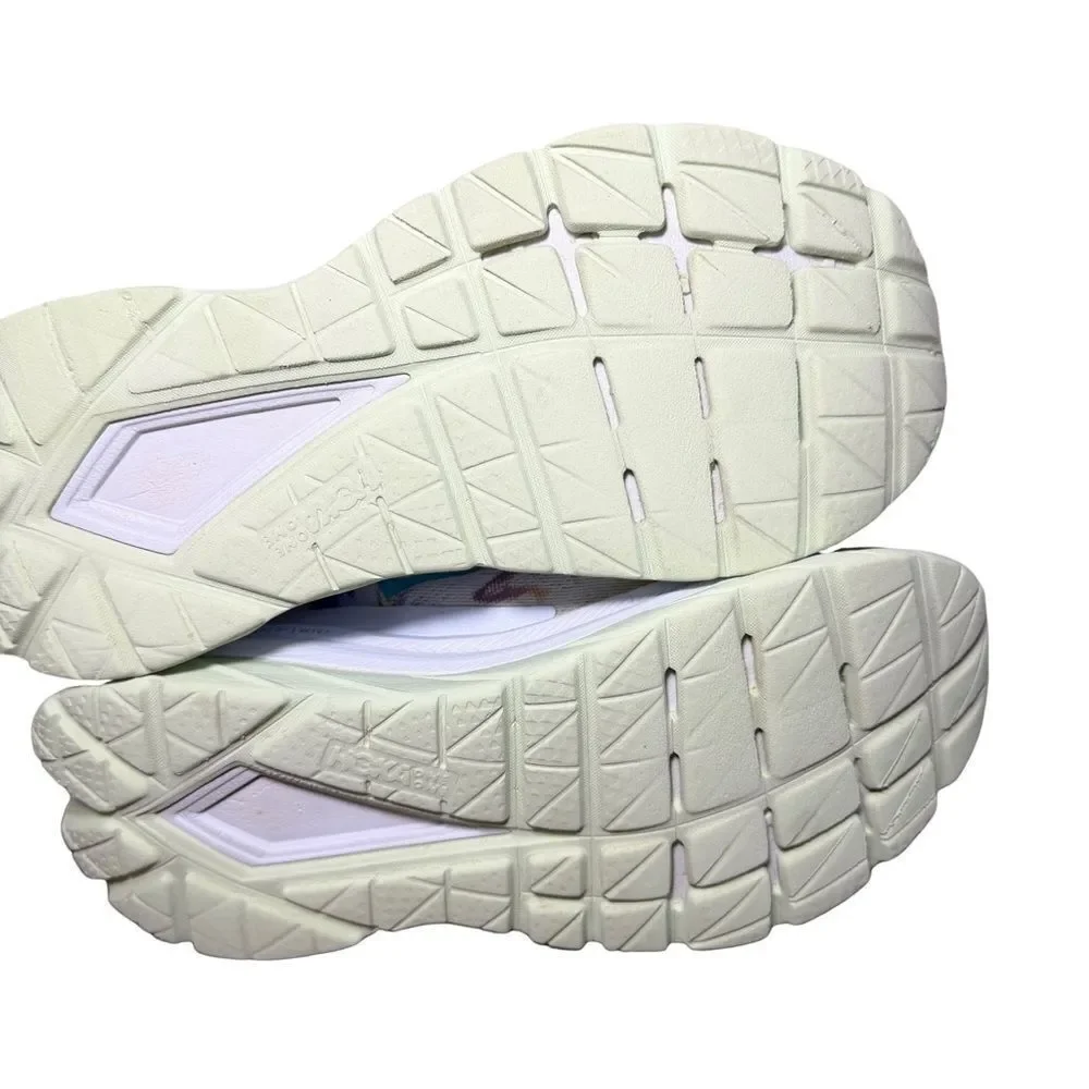 Hoka women’s Mach 4 White and Blue Athletic Sneakers size 8B